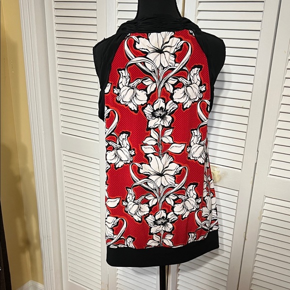 White House Black Market Red and Black Floral Blouse - Picture 3 of 6